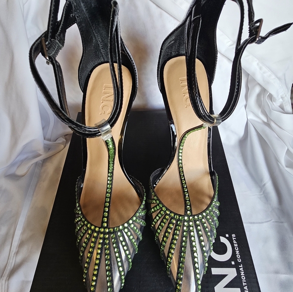 Shoe - Picture 2 of 7